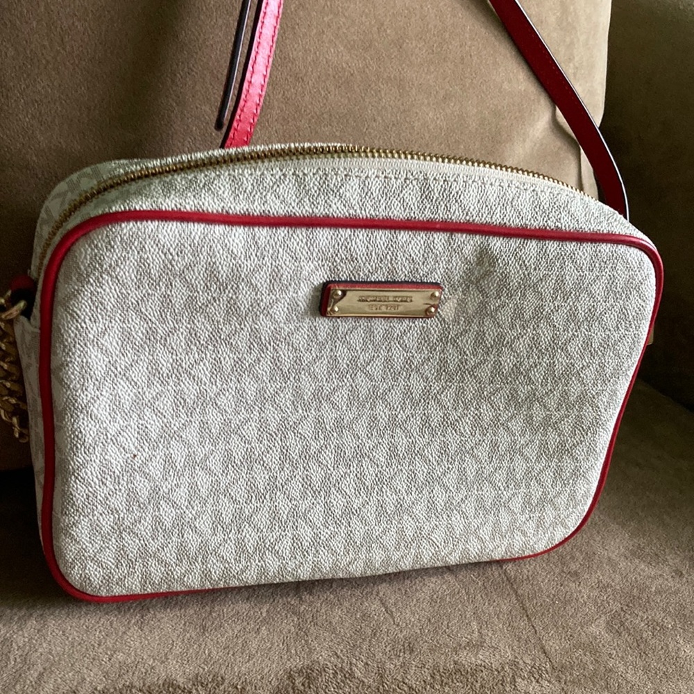MK vanilla w/red trim crossbody